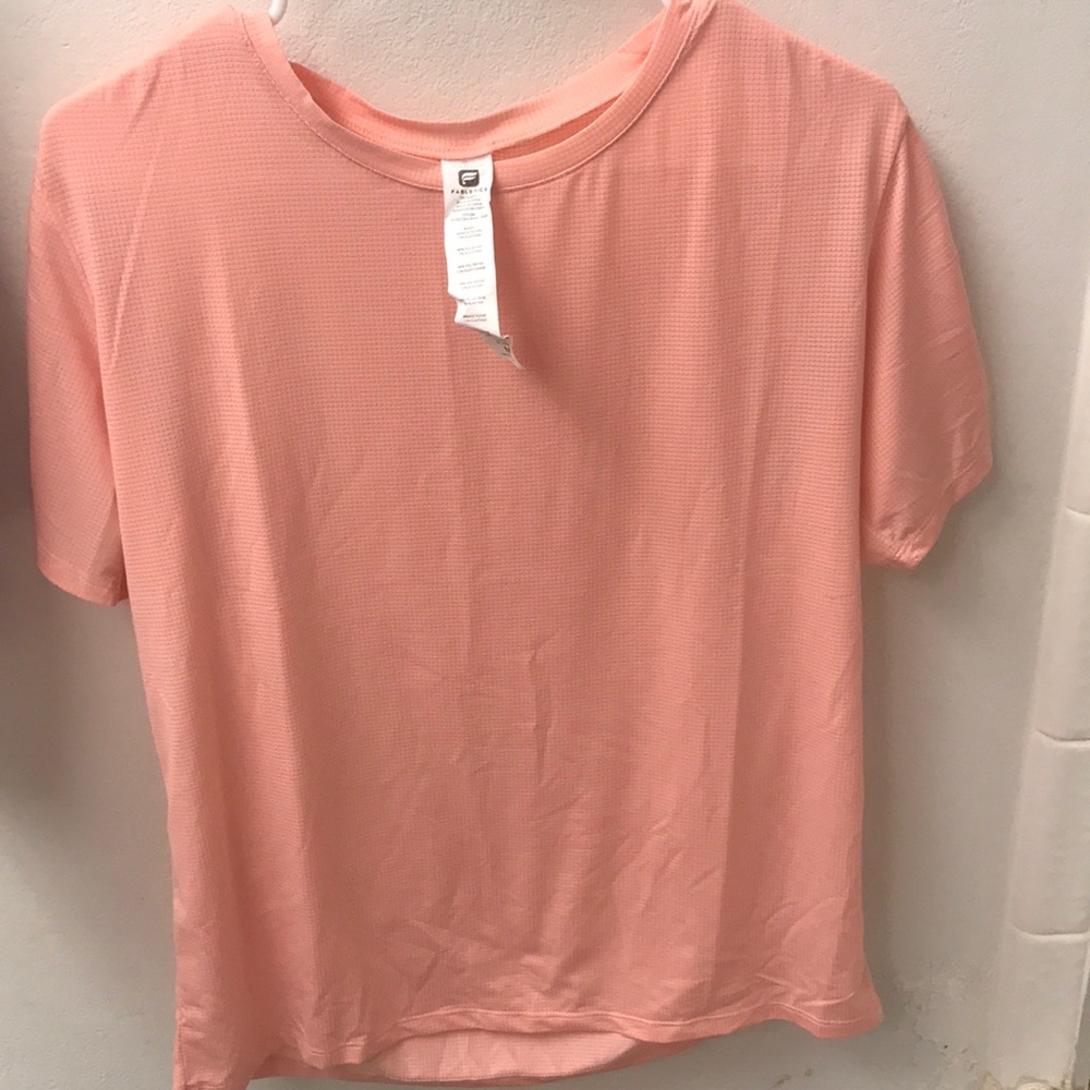 Light work out tee with cinchable short sleeves.